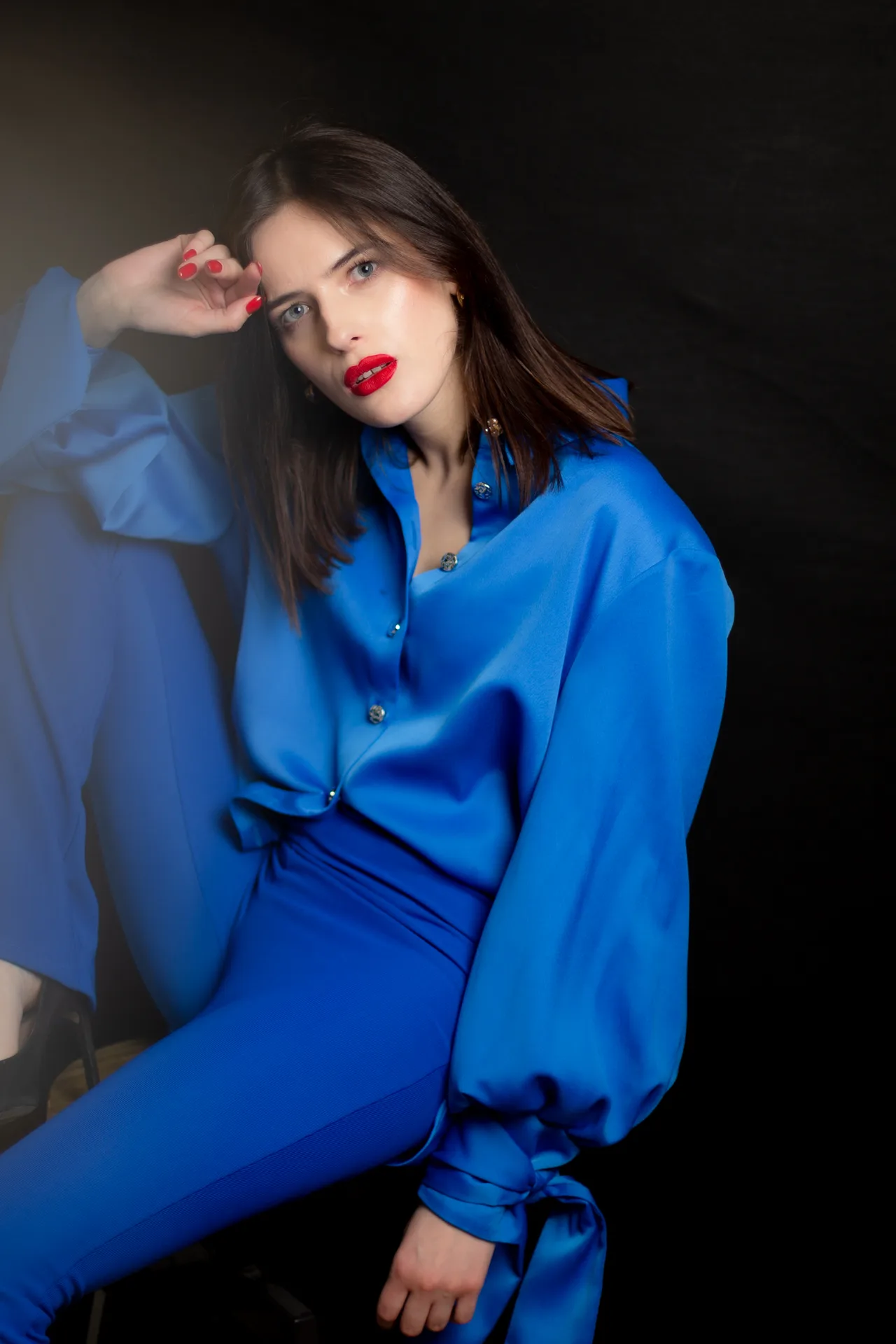 Niebieska stylizacja do sesji zdjęciowej